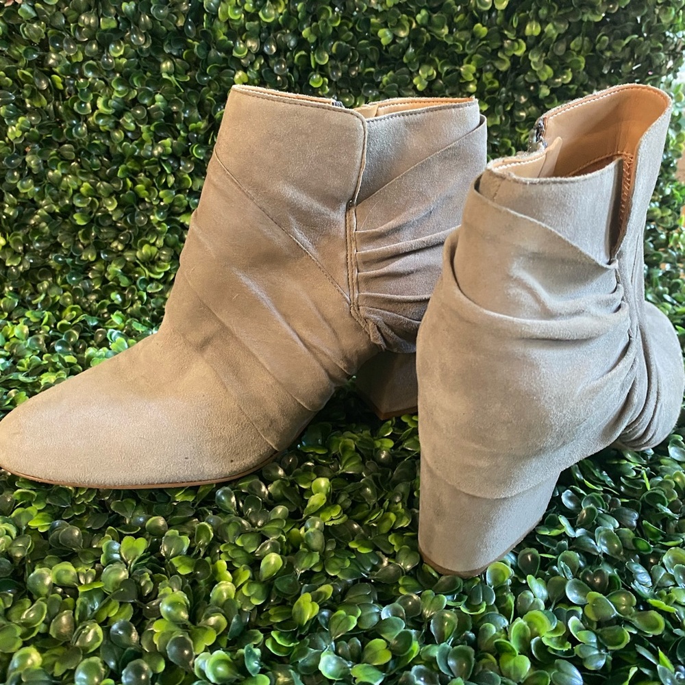 NEVER WORN Velvet Wrinkled Booties